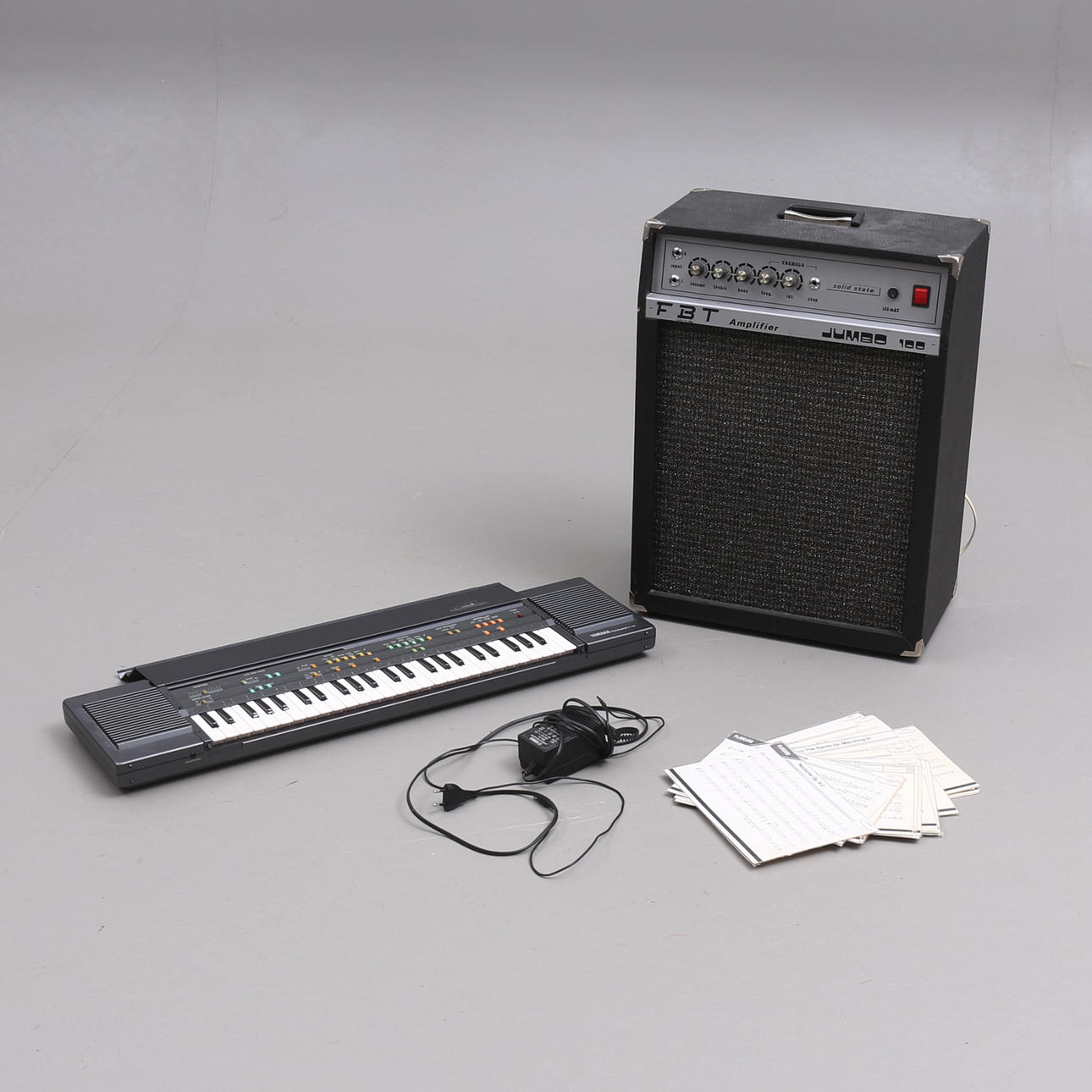 KEYBOARD, SHEET MUSIC & AMPLIFIER, YAMAHA/FBT.