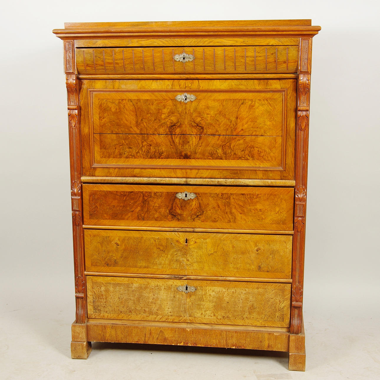 CHIFFONJÉ. mahogny/rot-farner, nyrenässans, sent 1800-tal.