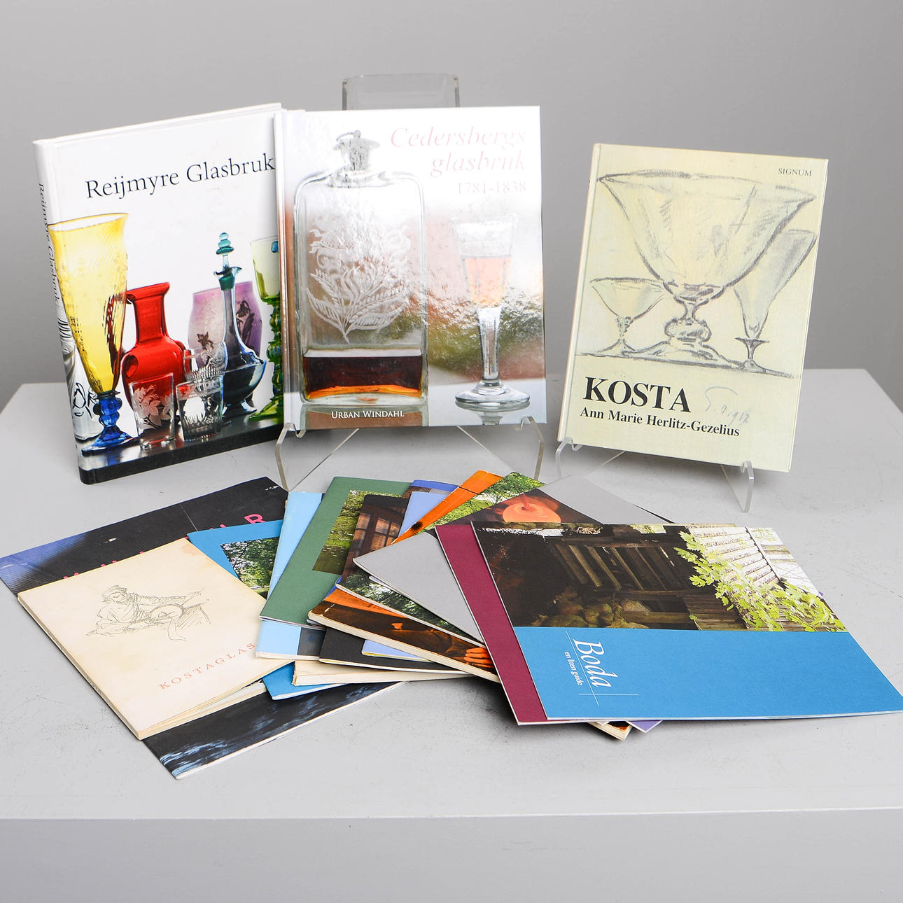 BÖCKER & KLIPPSAMLING OM SVENSKA GLASBRUK.