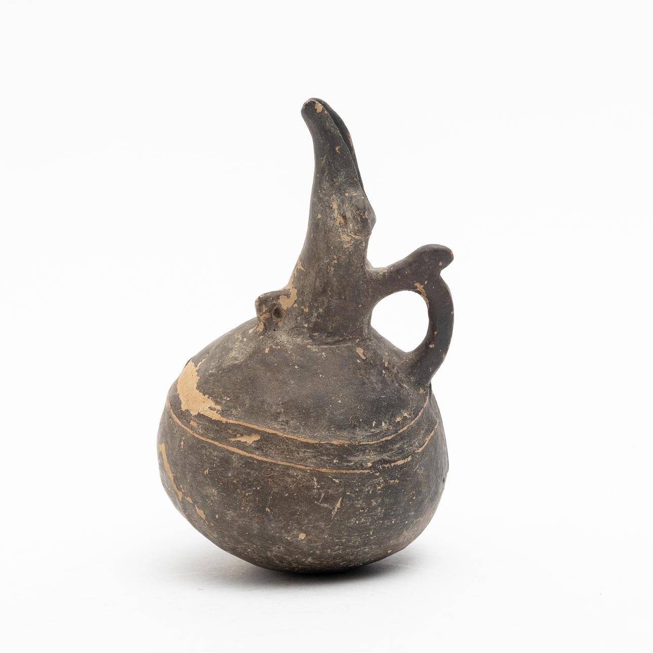 Keramiikkakannu, Kypros, noin 1000 eaa.