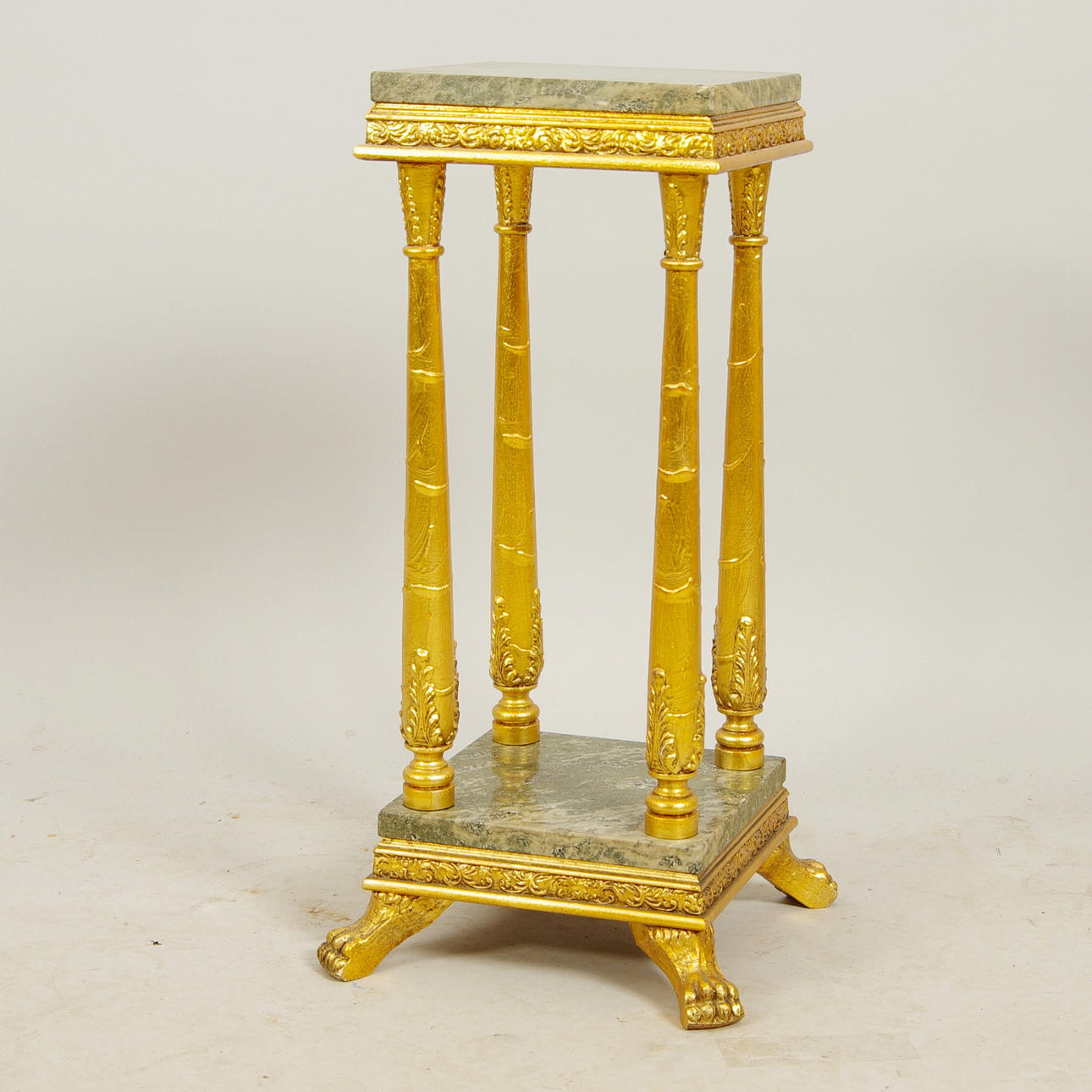 PIEDESTAL, förgylld med marmorskivor.