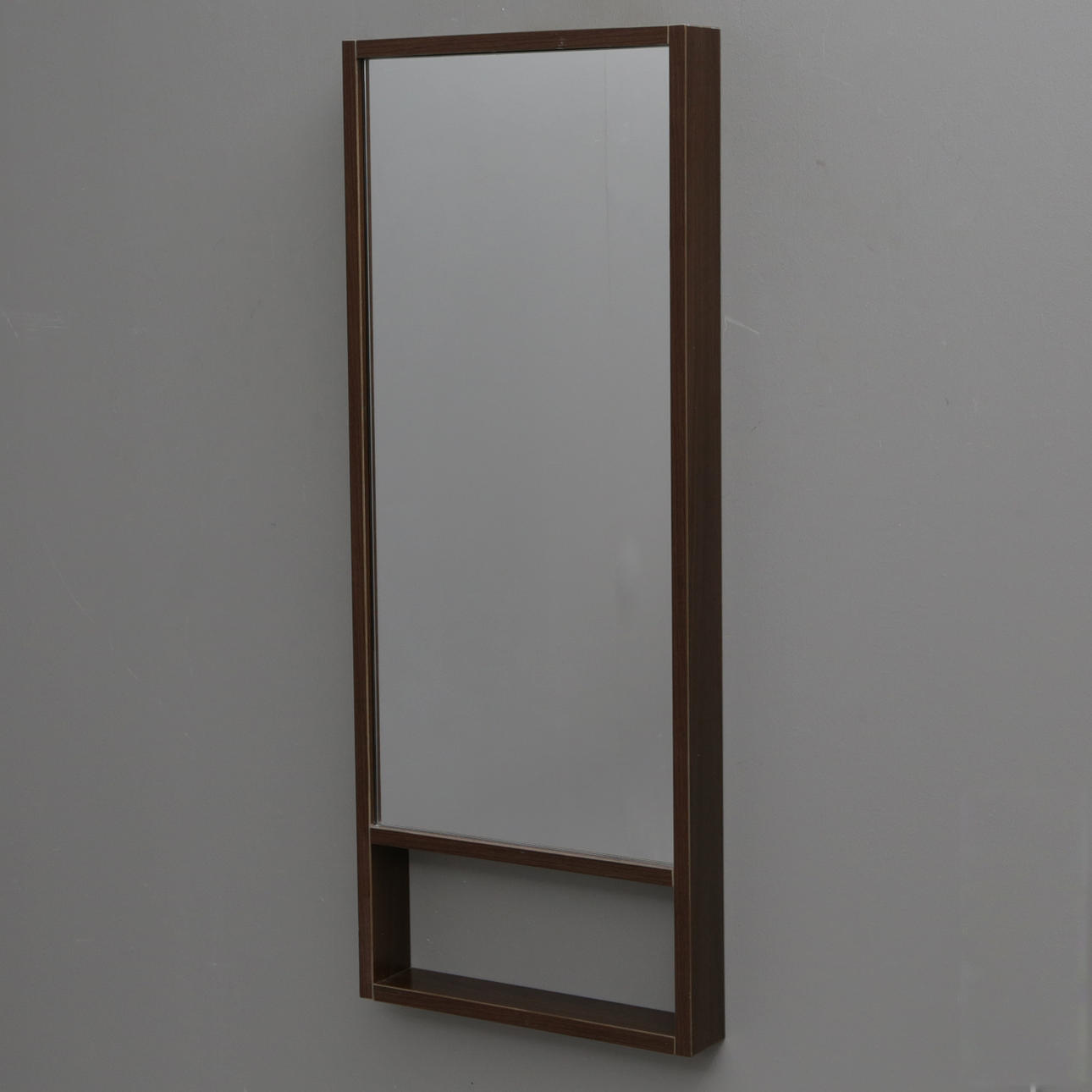 SPEJL, med indbygget hylde.