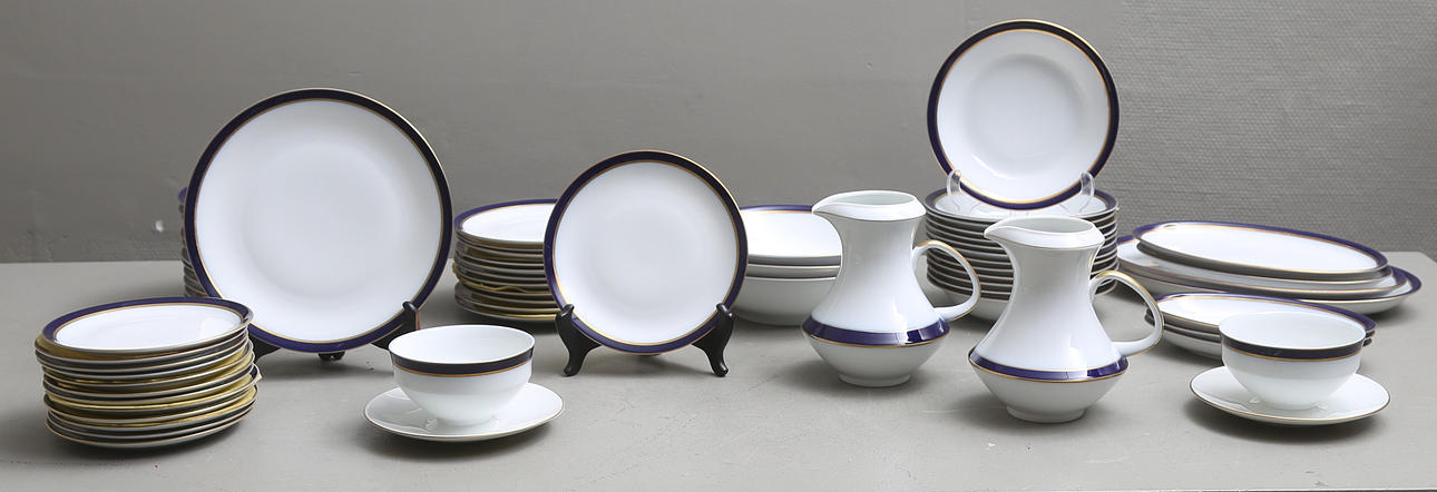 MATSERVIS, 64 delar, porslin, Epiag Carlsbad, Tjeckoslovakien.