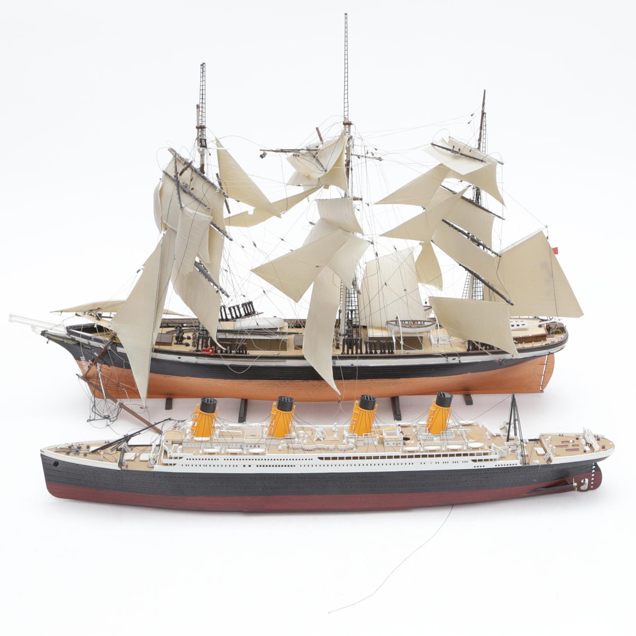 MODELLBÅTAR 2 st, plast.