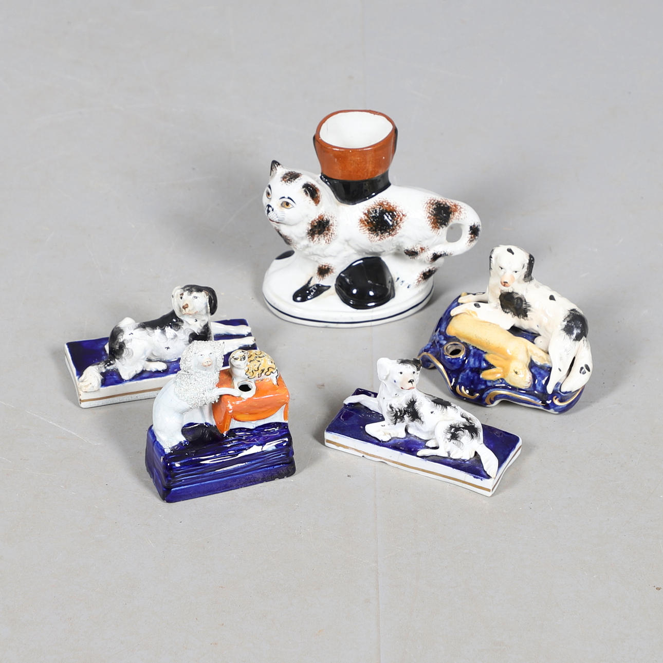 STAFFORDSHIRE HUNDAR & KATT.