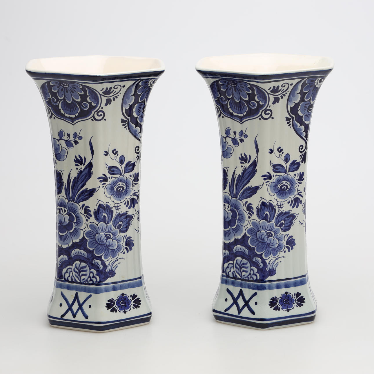 VASER, 1 par, porslin, Delft, Holland.