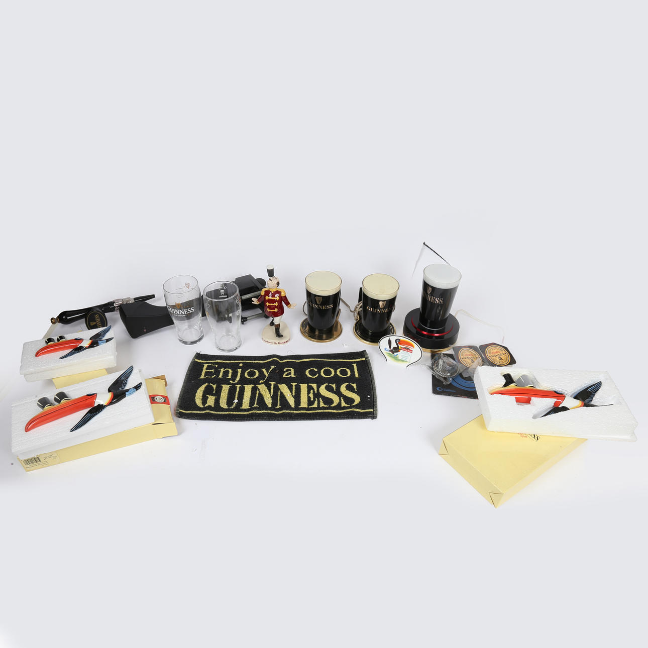 GUINNESS MERCHANDISE AND MEMORABILIA (QTY).