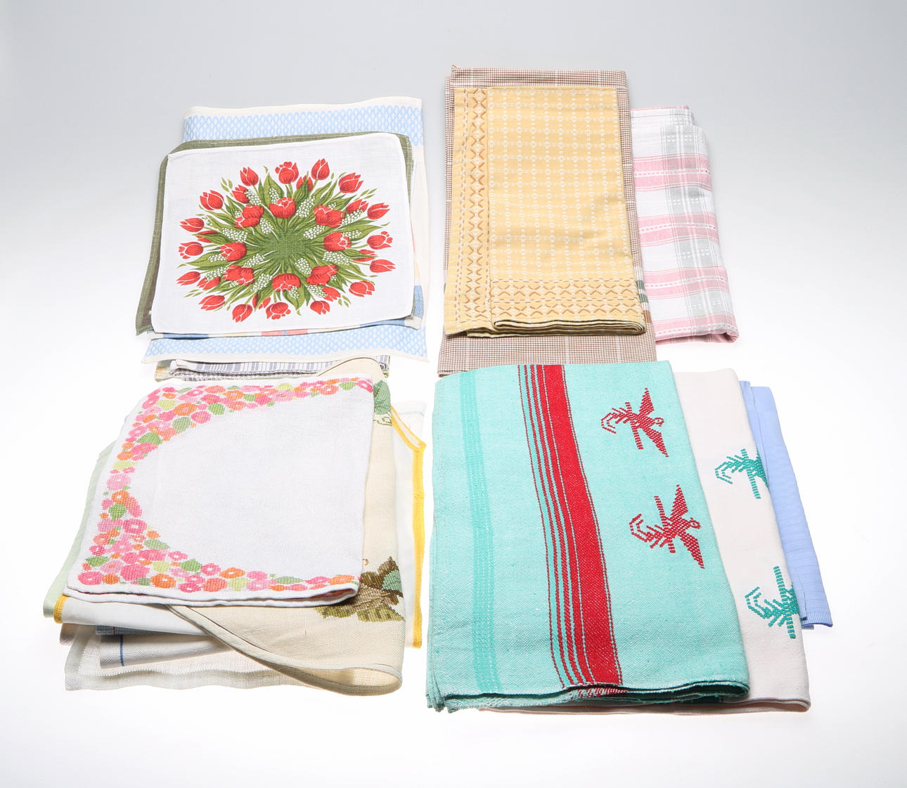 DUKAR OCH TABLETTER, 30 delar, bl a påskmotiv, 1900-tal.