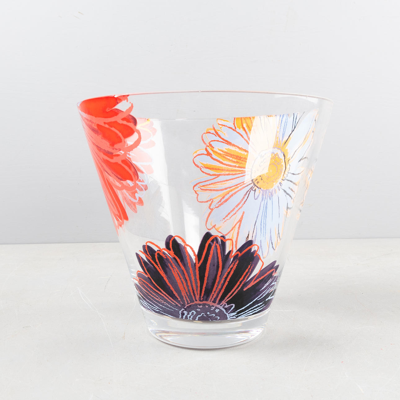 ANDY WARHOL. NACH. Vase, Glas, Dekor mit Blumen.