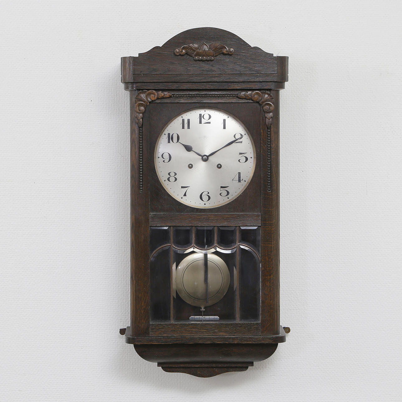 WALL CLOCK, JUNGHANS, OAK, 1930S, VERSO “PRIMUS NO 60 SUAB”.