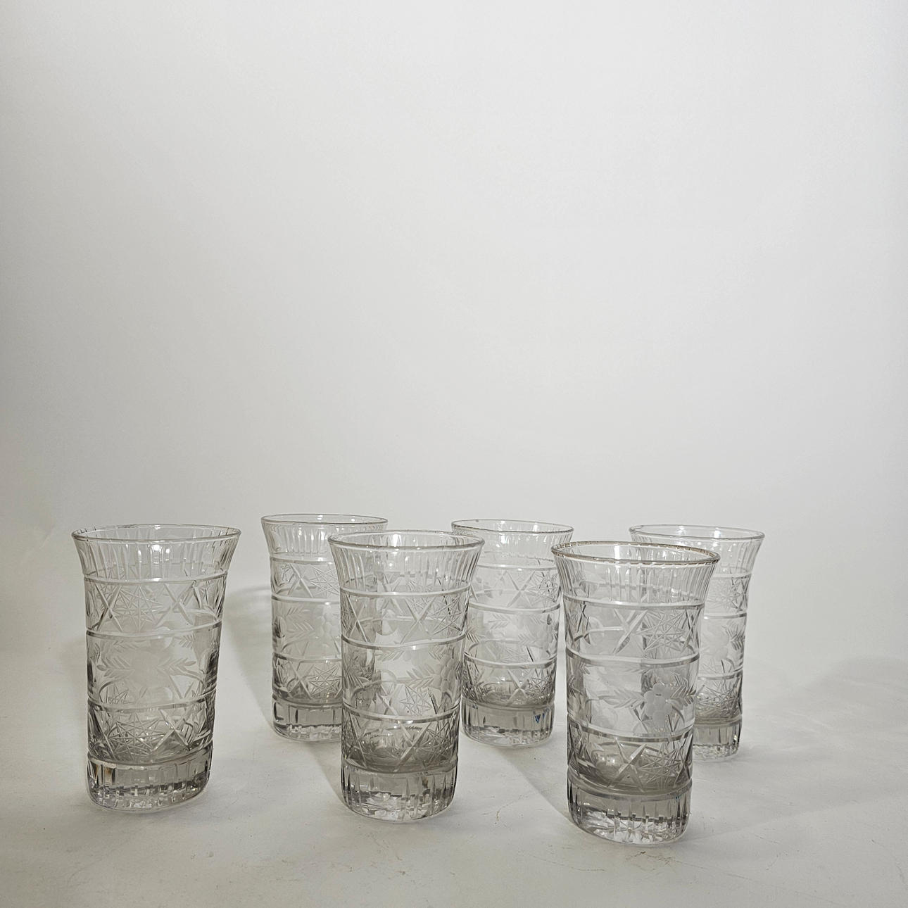 6 ACID-ETCHED POLISH CRYSTAL GLASSES.