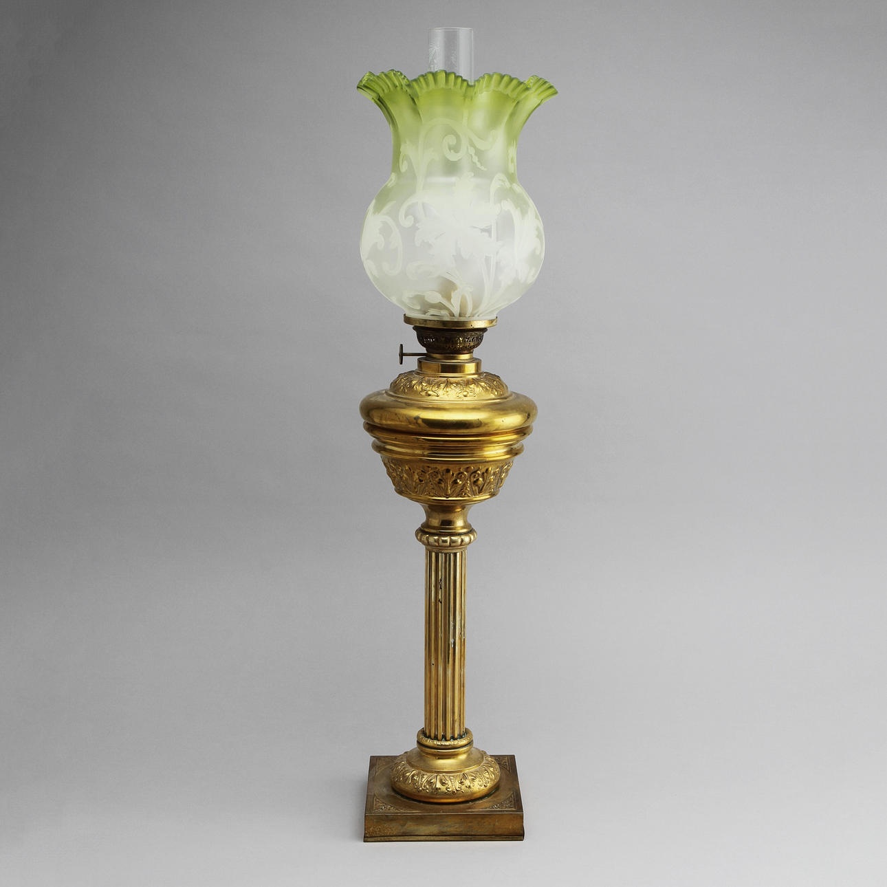 BORDSFOTOGENLAMPA, gulmetall, 18/1900-tal.