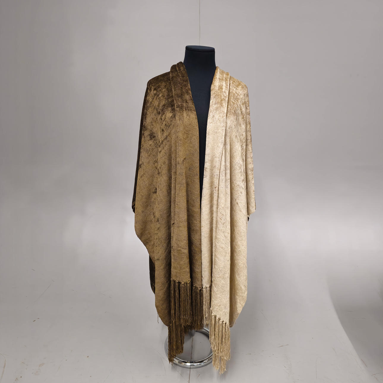 PAREJA DE MANTAS-CHAL DE BECARA.