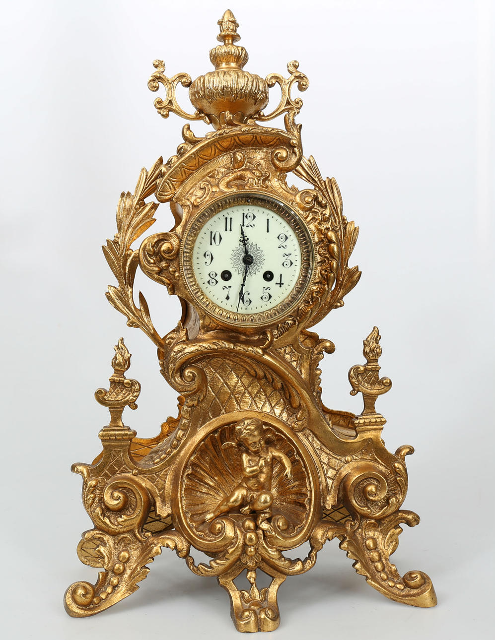 BORDSUR, förgylld metall, nyrokokostil, troligen Frankrike, 1800-talets sista kvartal.