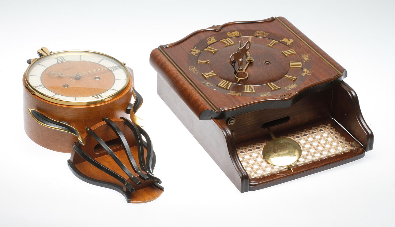 VÄGGUR, 2 st, Junghans och Hald, tidigt 1900-talets mitt.