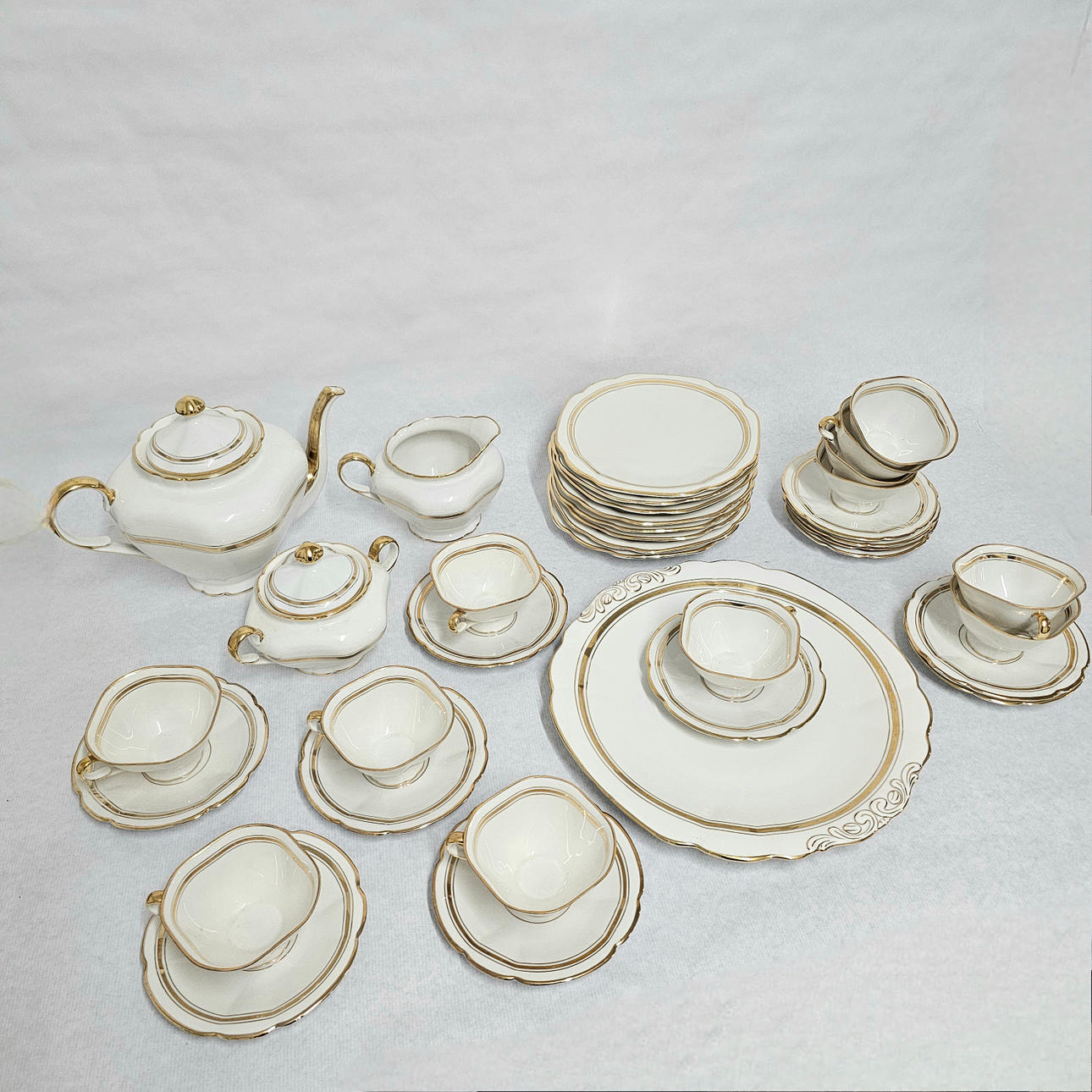 Spansk porcelæns snacksæt. 12 tjenester.