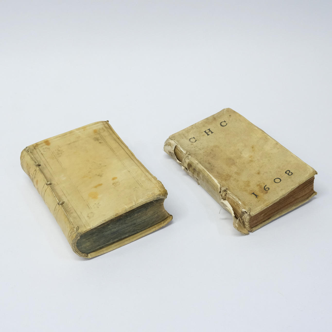 TVÅ PERGAMENTBAND, 1604 och 1608.