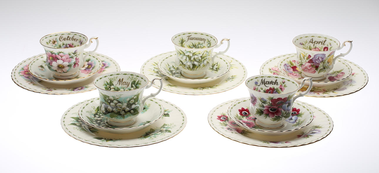 KAFFESERVIS, 24 delar, "Flowers of the Month", Royal Albert, England.
