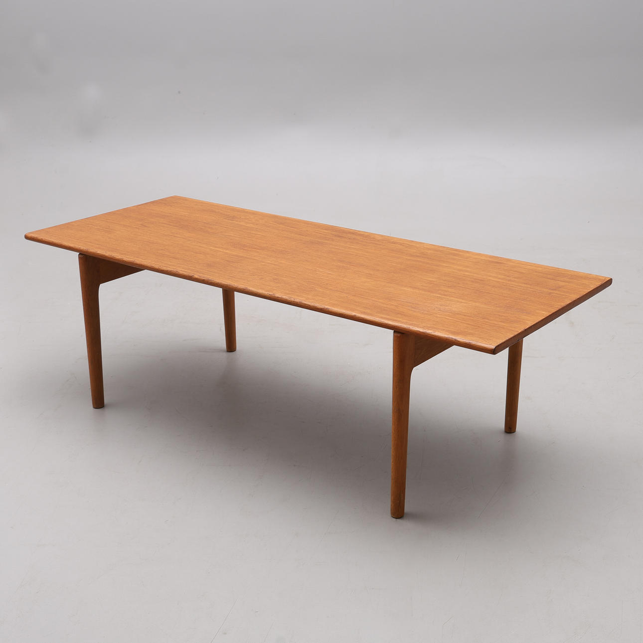 HANS J WEGNER. SOFFBORD, "AT 15", DANMARK.