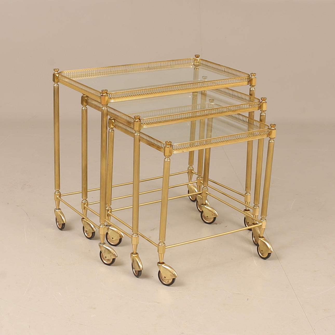 SATSBORD, mässing och glas, 1900-tal.