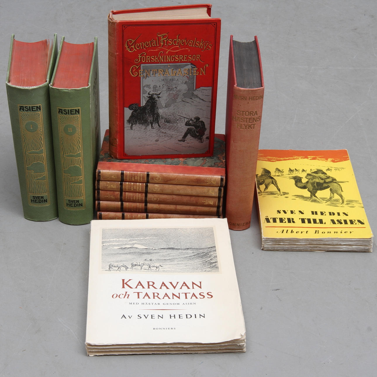 BÖCKER, 11 st, Sven Hedin, bland annat "Asien, Tusen mil på okända vägar", del I-II, Bonniers, 1903.