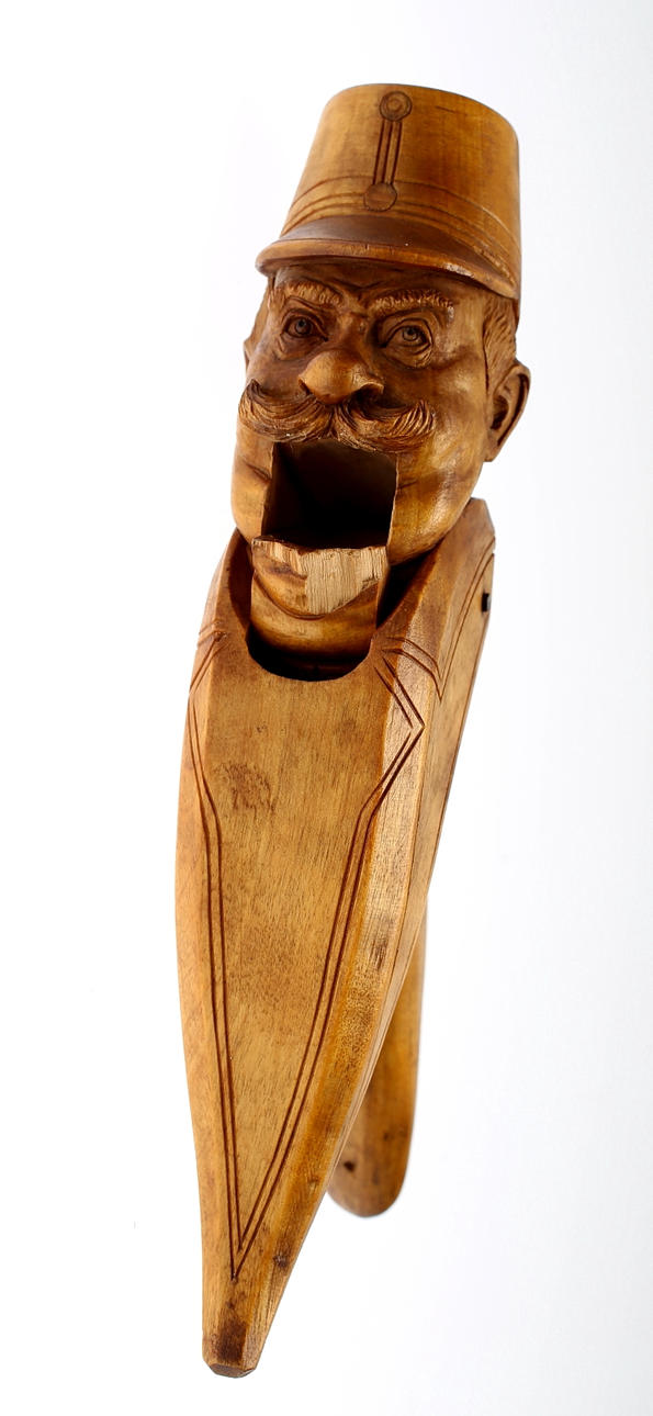 NÖTKNÄCKARE, rot, signerad EM (Erik Molin).