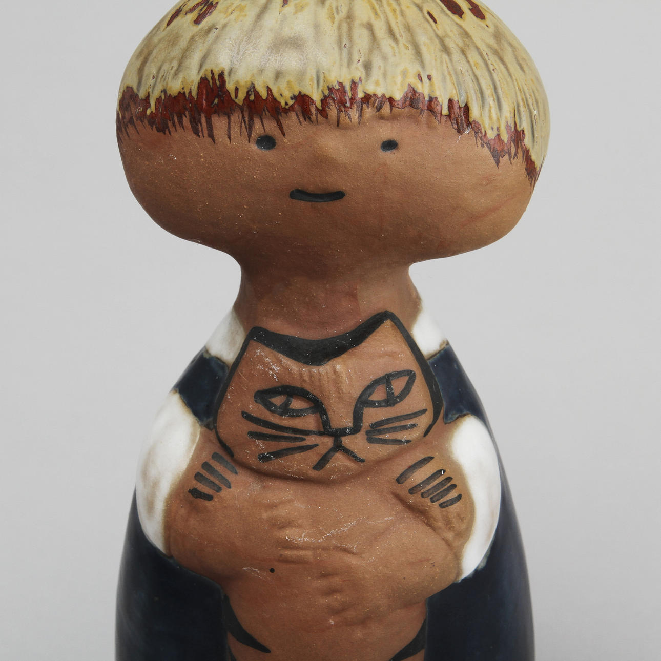 FIGURIN "PELLE", delvis glaserat stengods. Lisa Larson för Gustavsberg.