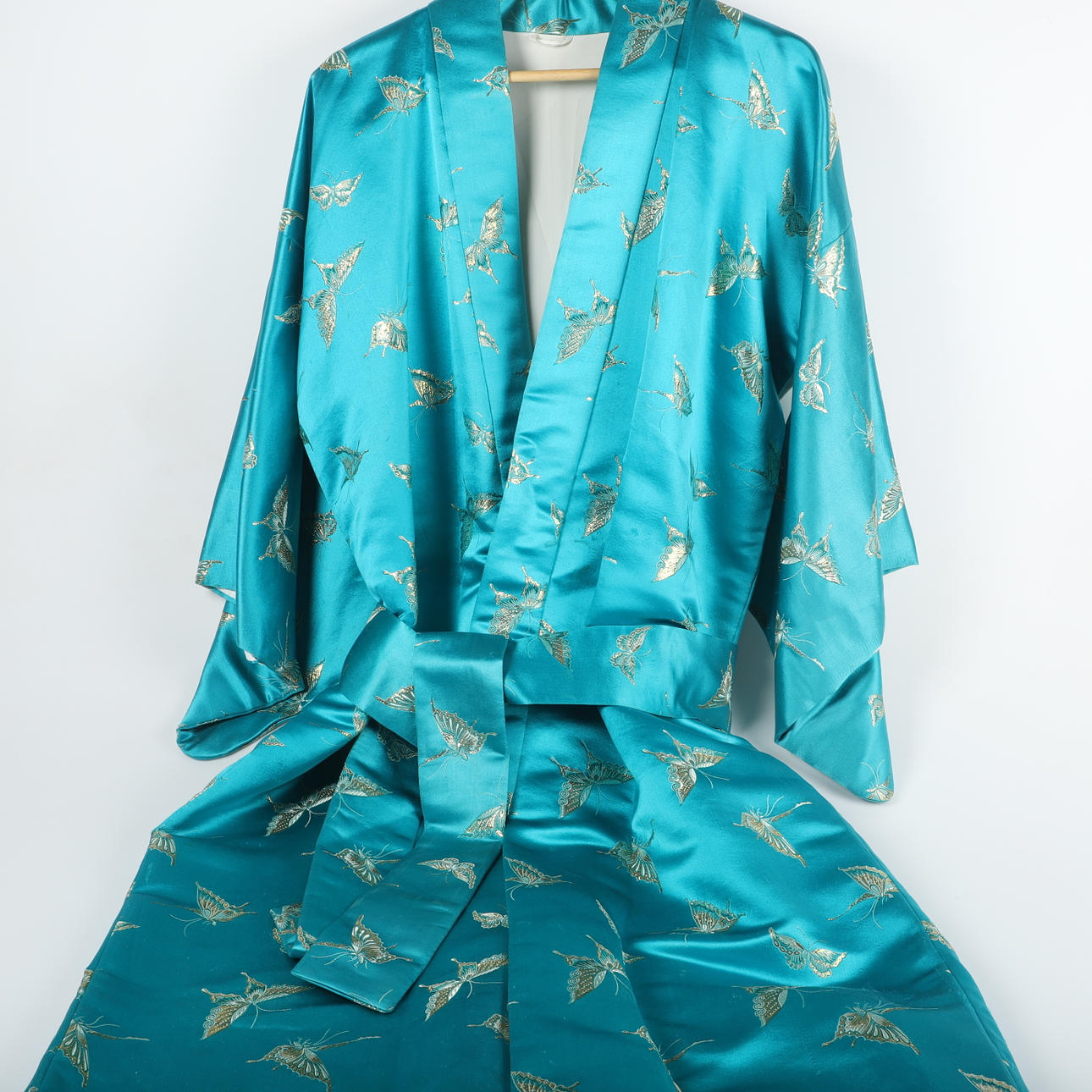 KIMONO, embroidered silkJapan, 1970s. Vintage & Designer Fashion 