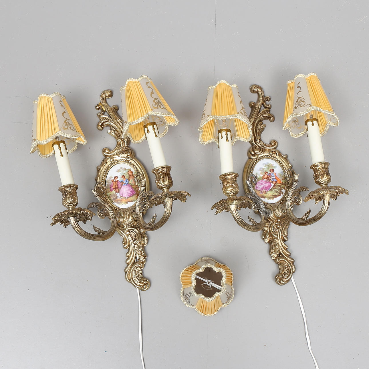 VÄGGLAMPETTER, ett par, metall och porslin, 2-armade.