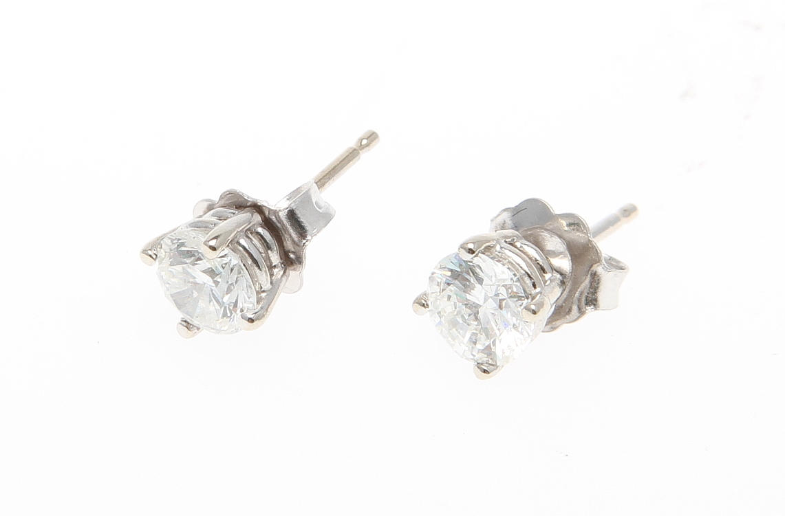 ÖRHÄNGEN. 1 par 14k guld med diamant, totalt ca 1.00 ct.