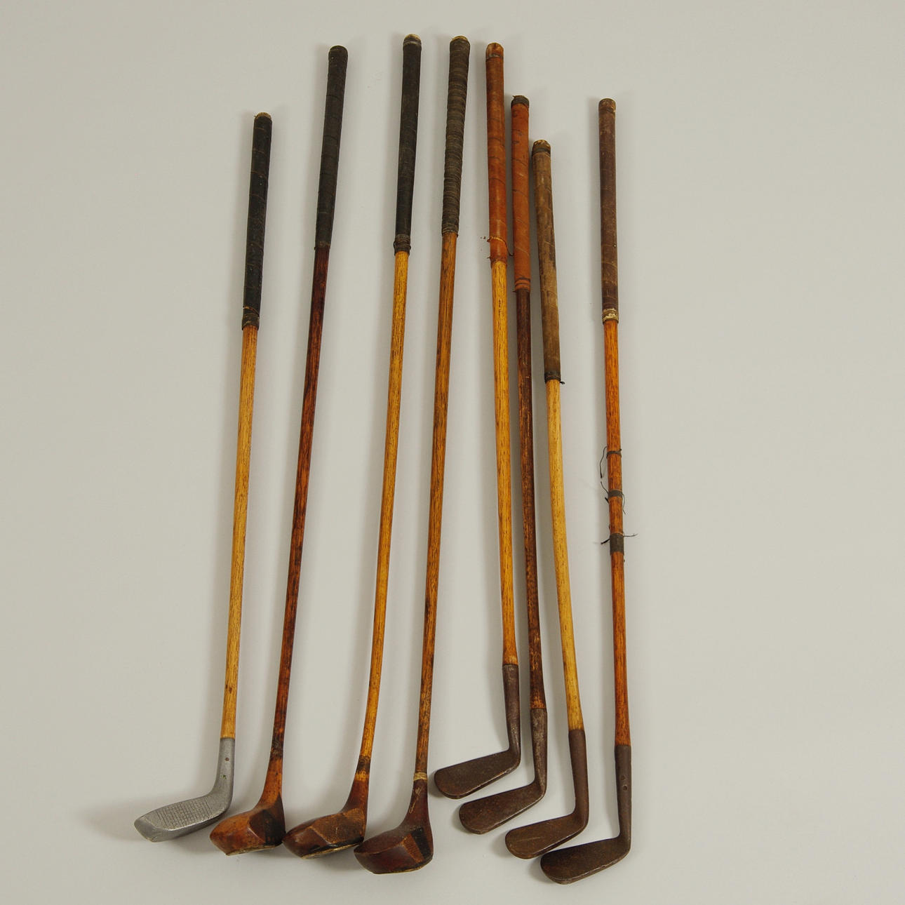 GOLFKLUBBOR, 8 stycken, Hickory.