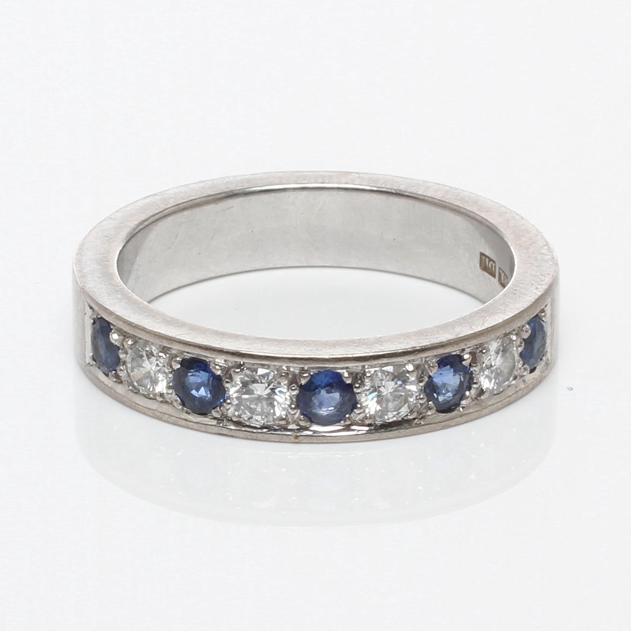 RING, 18k guld med briljanter om totalt ca 0,40ct samt blå stenar, Stjernswärd Juveler & Design AB, Stockholm, 2002.