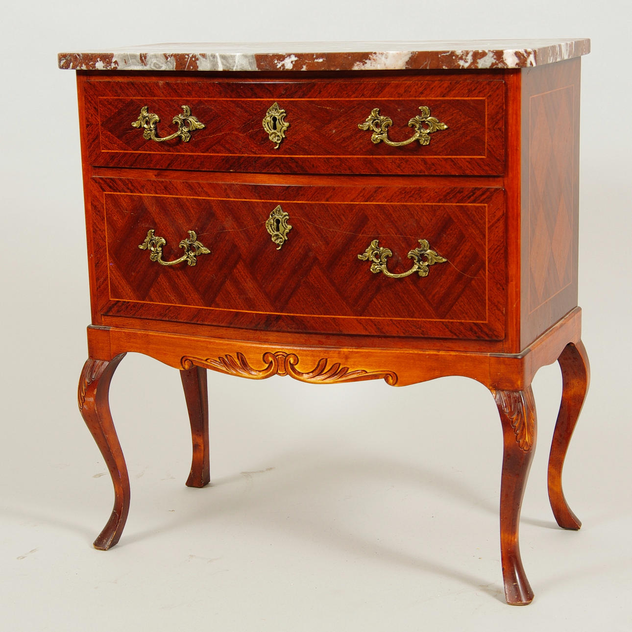 BYRÅ, 2-lådig, mahogny med stenskiva, rokokostil.