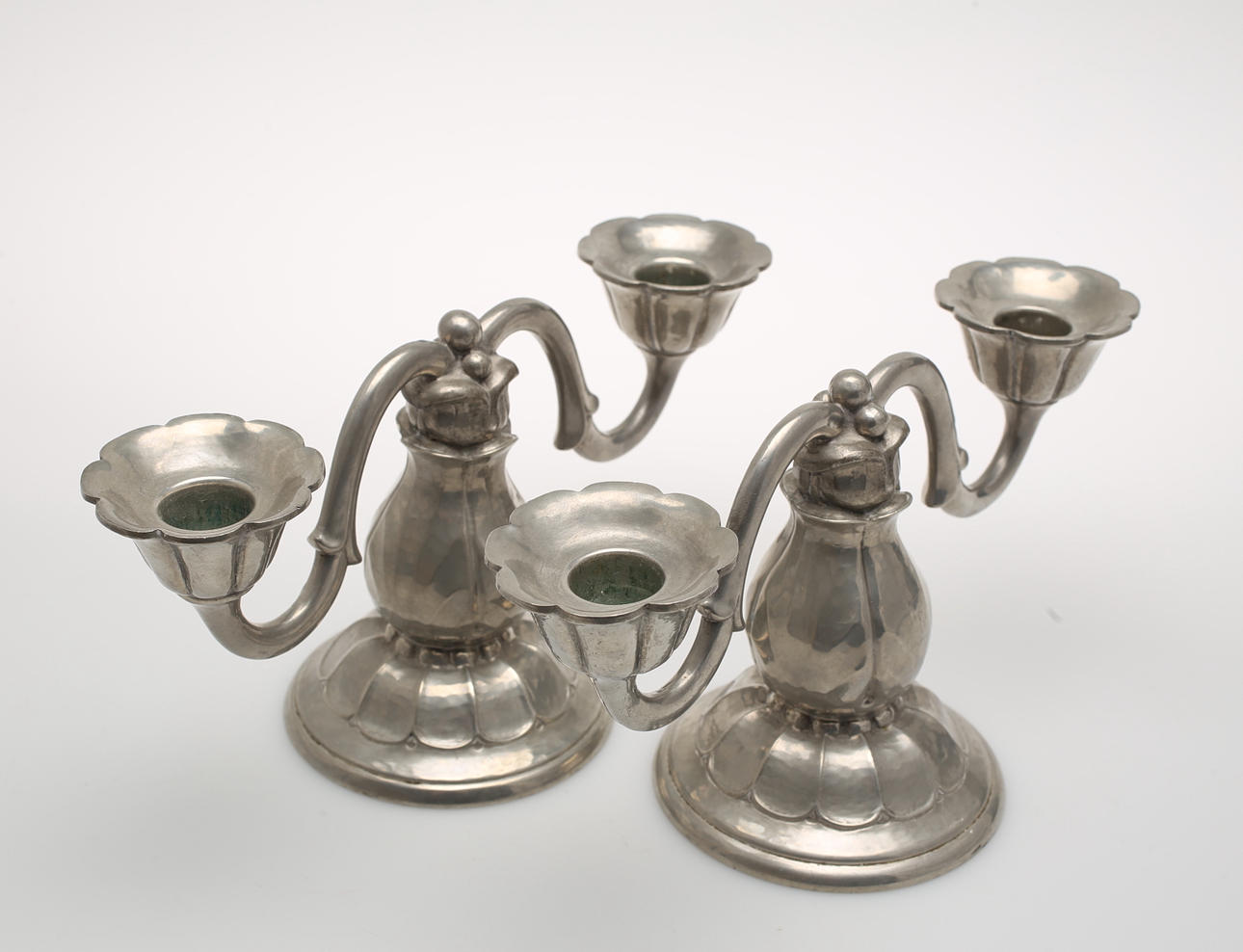 LJUSSTAKAR, ett par, tenn, Danmark, tidigt 1900-tal.