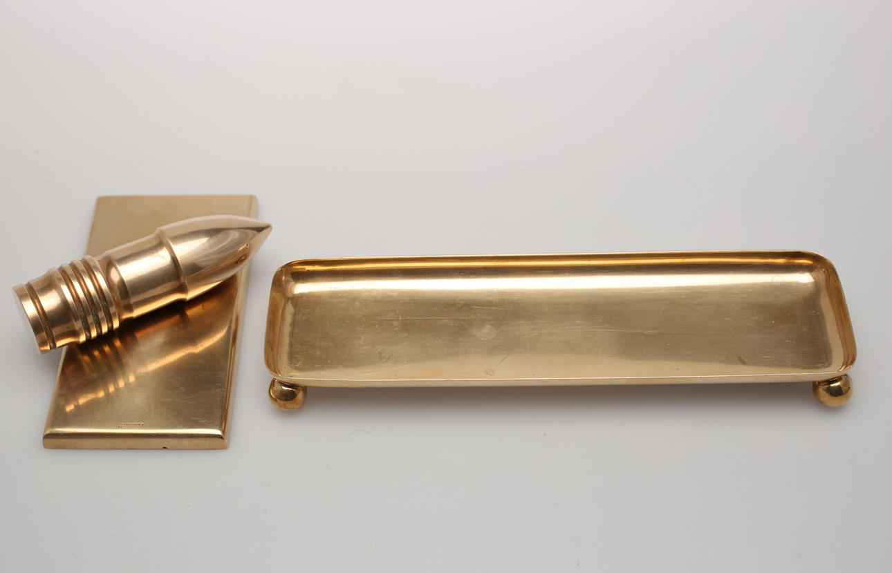 BREVPRESS och PENNSTÄLL, mässing, märkt Gusum.