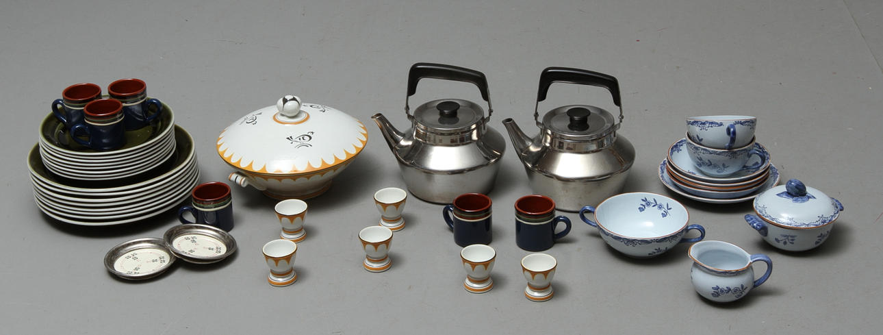 PARTI DIVERSE, bland annat "Ostindia" Rörstrand samt kaffekannor Sigvard berndaotte.