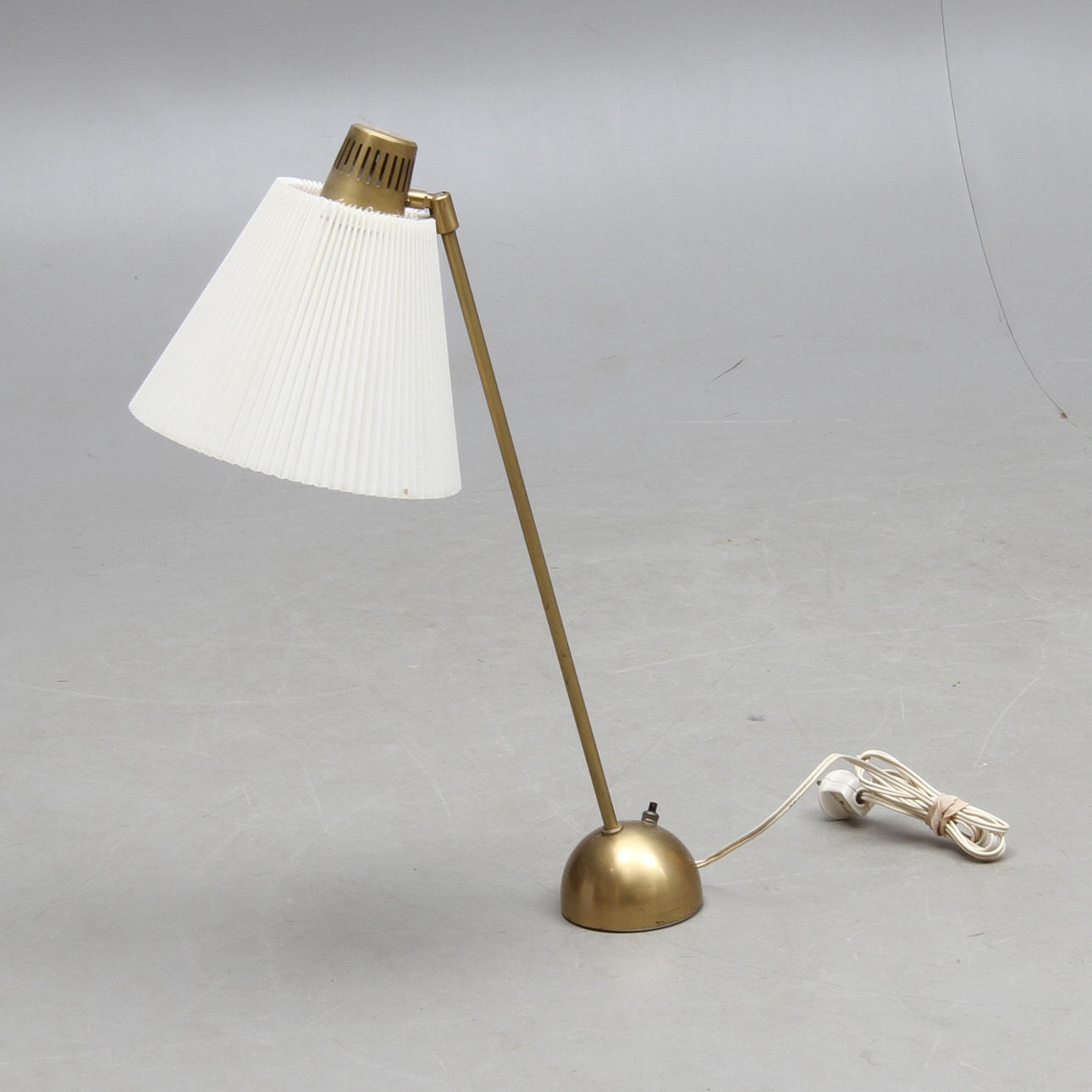 BORDSLAMPA, Mässing, Hans Bergström, Ateljé Lyktan, Modell 712, 1900-talets mitt.