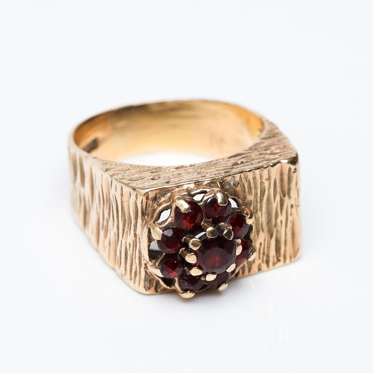 RING, guld 9K med røde sten, S&Co.