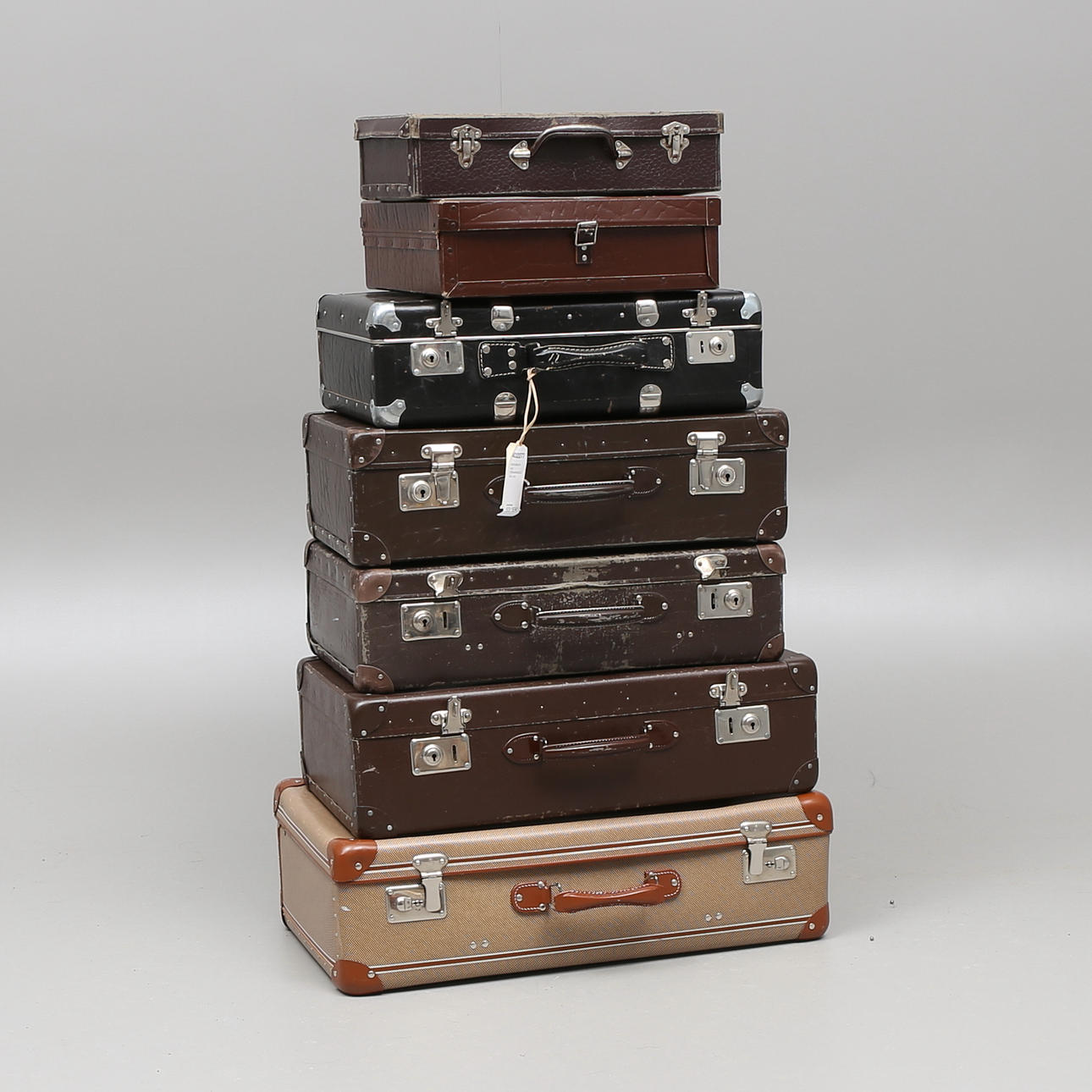 RESVÄSKOR och FÖRVARINGSLÅDA, 7 st.