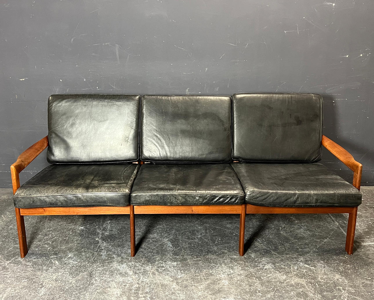 ILLUM WIKKELSØ. SOFA.