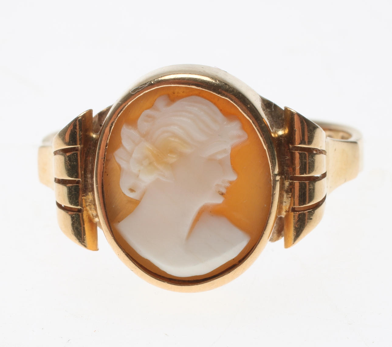 RING, camé, guld, 18 K, vikt 3,3 gram.