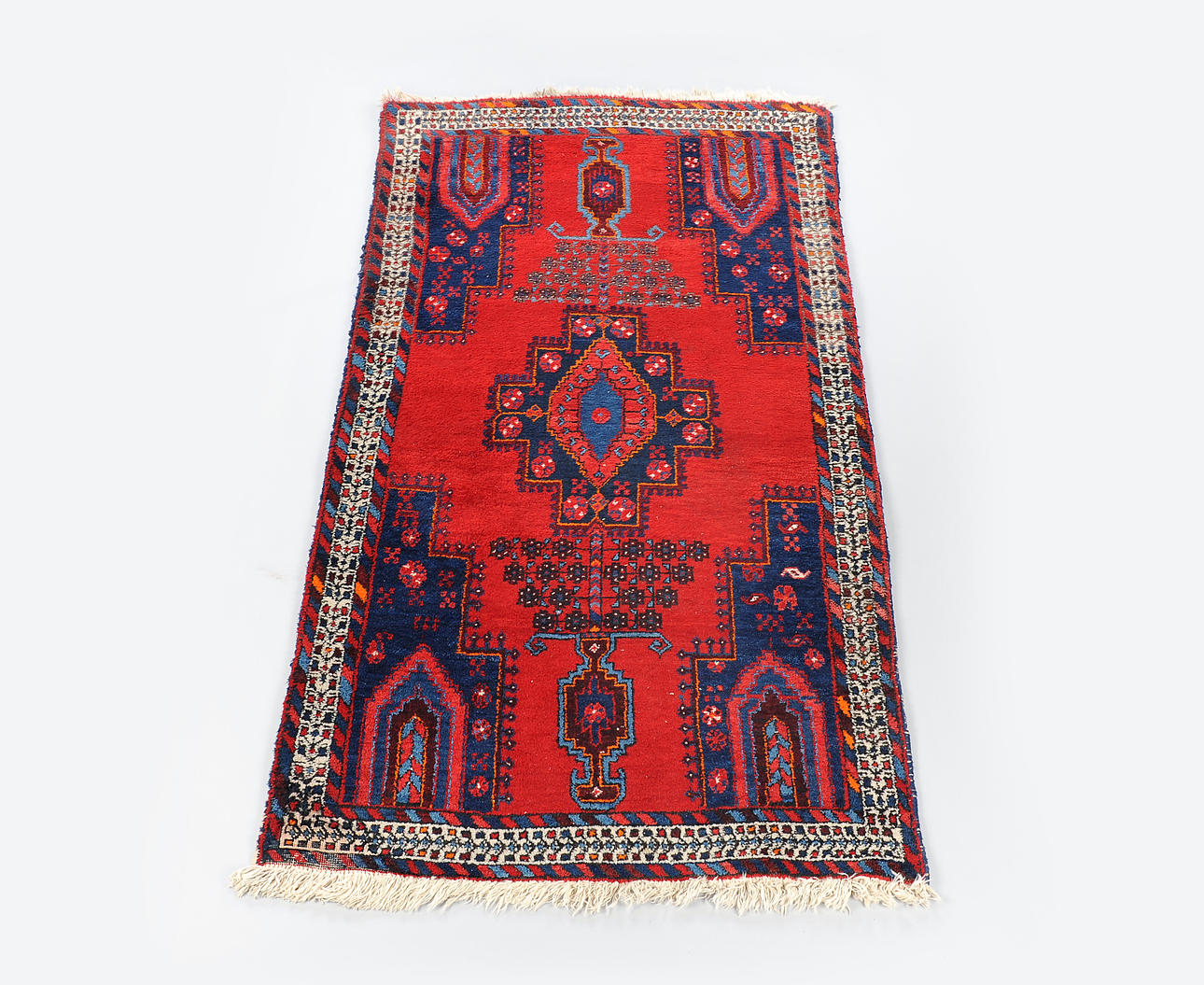 ORIENTTEPPICH. Ursprung Persien, Arshar-regionen. Mått ca. 195 x 102 cm.