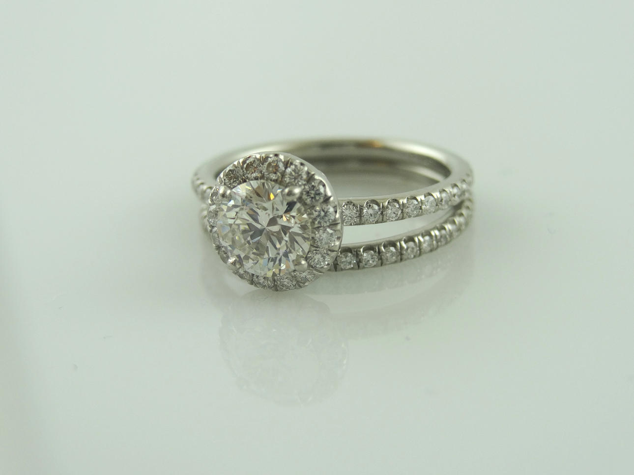 GIA SERTIFIED DUBBEL DIAMANTRING SET 1,31cts 950 Platin.