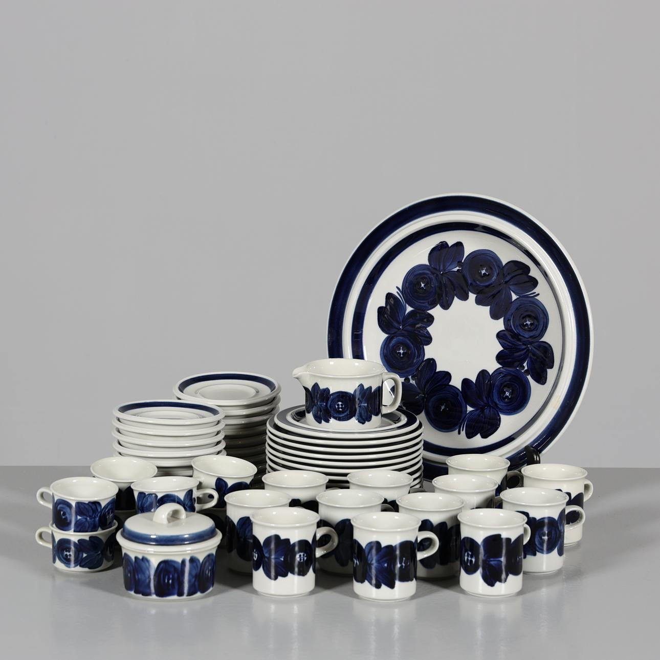 ULLA PROCOPÉ. A 56-piece ceramic coffee set, “Anemone”, Arabia.
