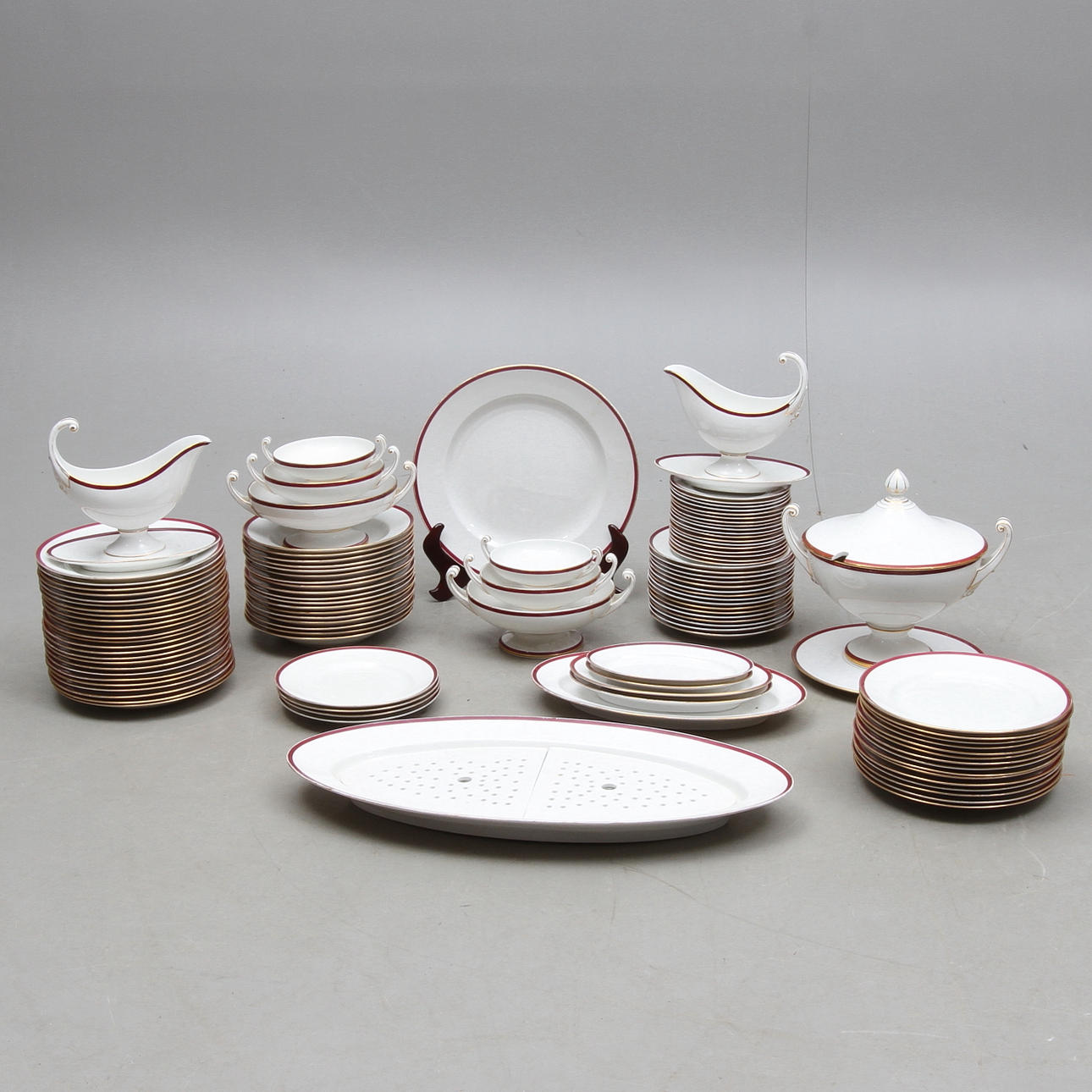 MATSERVISDELAR, ca 112 delar, "Empire", Rörstrand, 1900-talets början.