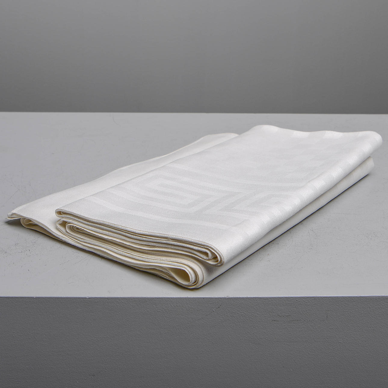 DAMASTDUK, linne, ca 300 x 160 cm.