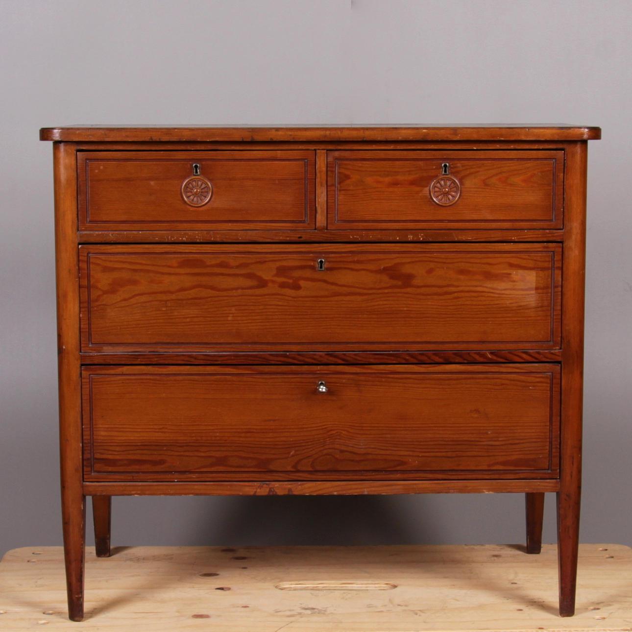 BYRÅ, lackerad furu, "Wasen", Nordiska Kompaniet, 1927.