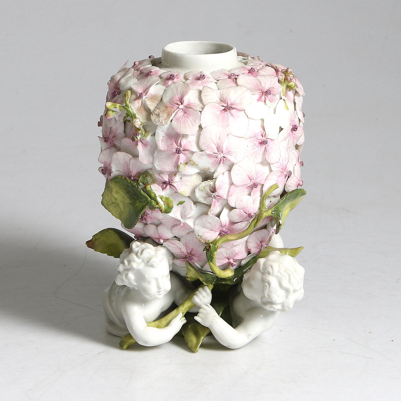 URNA, porslin, Viktoriansk, England, patenterad 16:e oktober 1879.