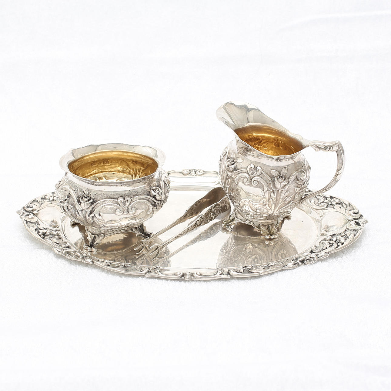 SOCKERSKÅL och GRÄDDKANNA med BRICKA samt SOCKERTÅNG, 4 delar, silver, 331 gram.