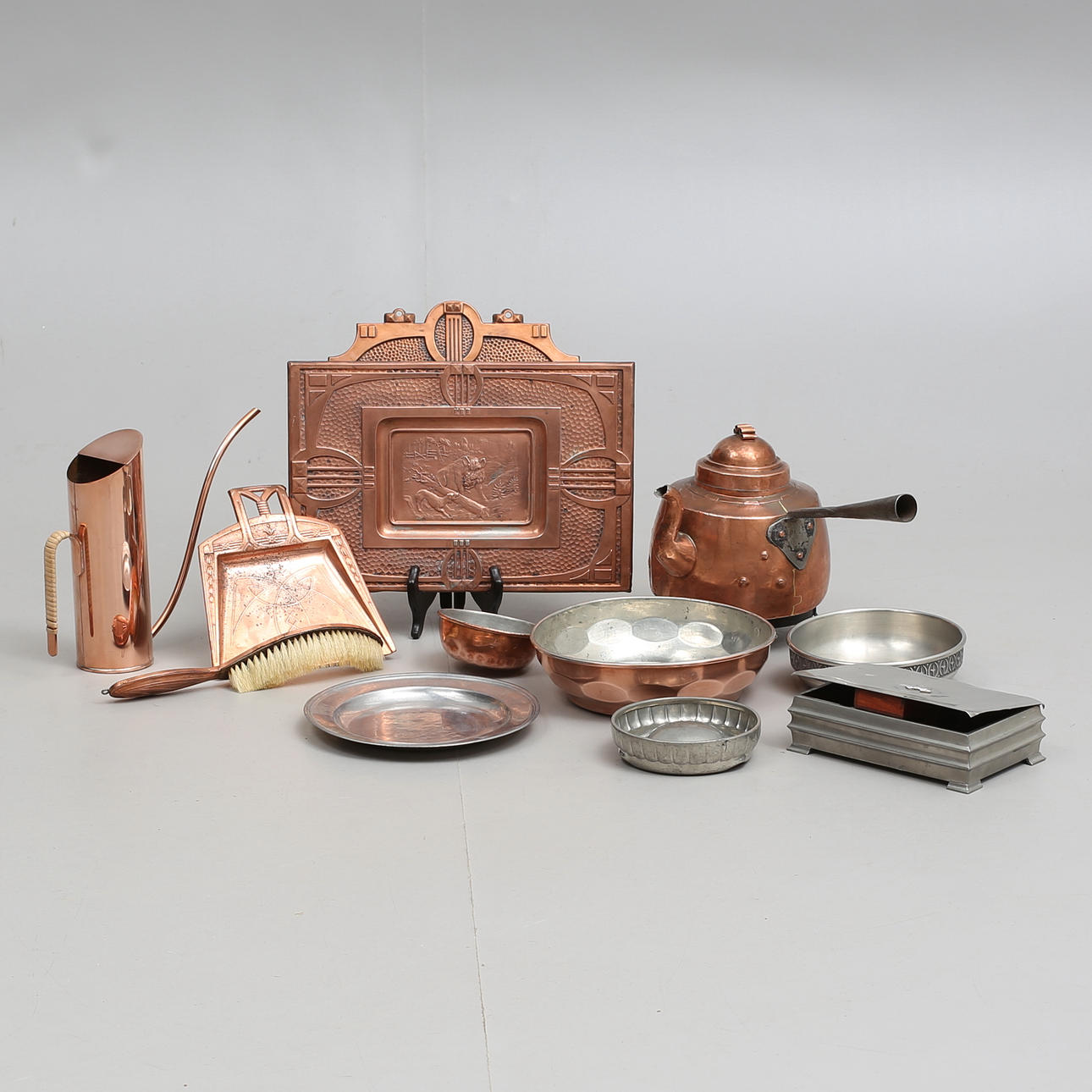 DIVERSE, 12 delar, tenn, koppar, samt mässing, bl.a Ystad Metall, 1900-tal.